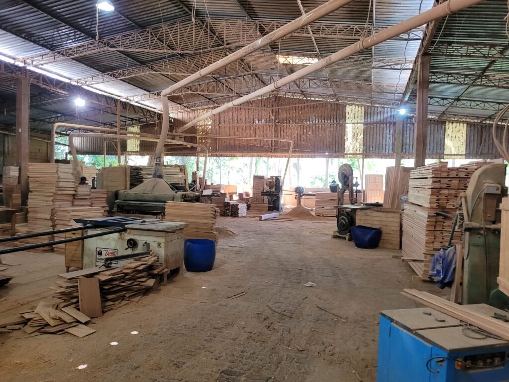 Fábrica de Esquadrias Rafar Esquadrias, Portas de madeira, janela de madeira, fábrica. Angelim. Angelim Pedra